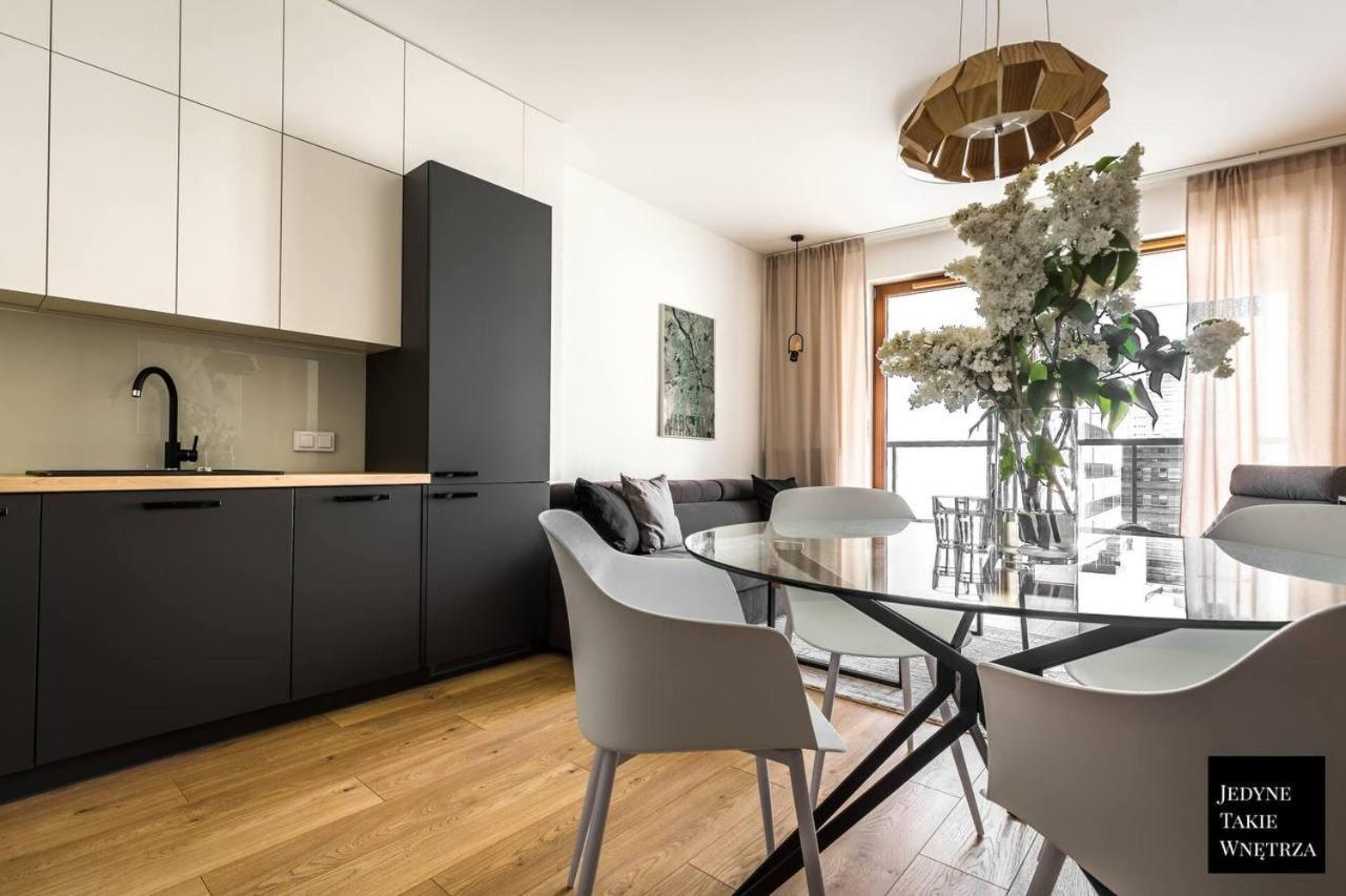 Premium With Free Parking Near Muzeum Powstania Apartament *
